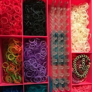 Rainbow loom -Color bands!